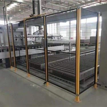 Öryggisgirðing á vöruhúsi